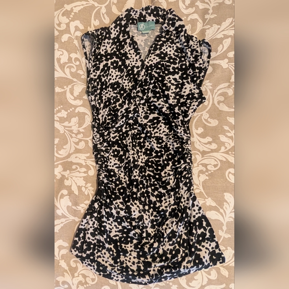 ✨2/$25✨Liz Lange Black and White Floral Sleeveless Blouse